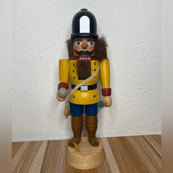 Stracoland Colmnitz Nutcracker Officer No Cannon 15” Handmade from Germany - Picture 1 of 11